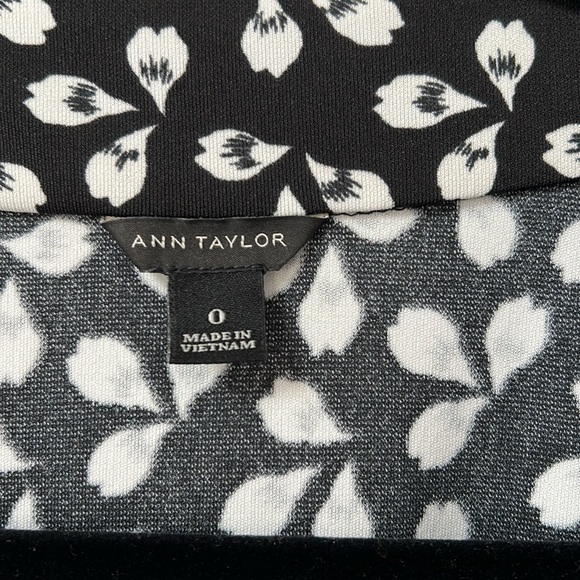 Ann Taylor Size 0 Wrap Dress 100% Poly - Picture 2 of 6